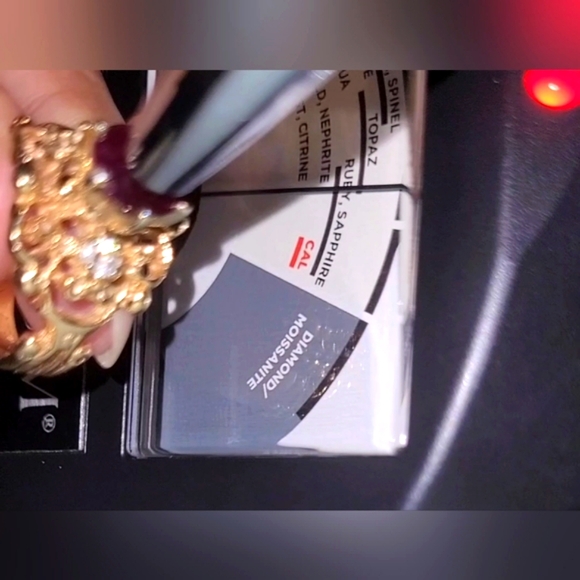 VTG 14k Solid Gold Ring with 2 carat Center GENUINE RUBY and 2 DIAMOND  8:47g - Picture 10 of 13